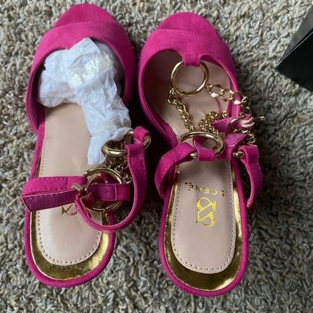 Scene Chain Straps Opened Toe Heel Sandal Fuschia